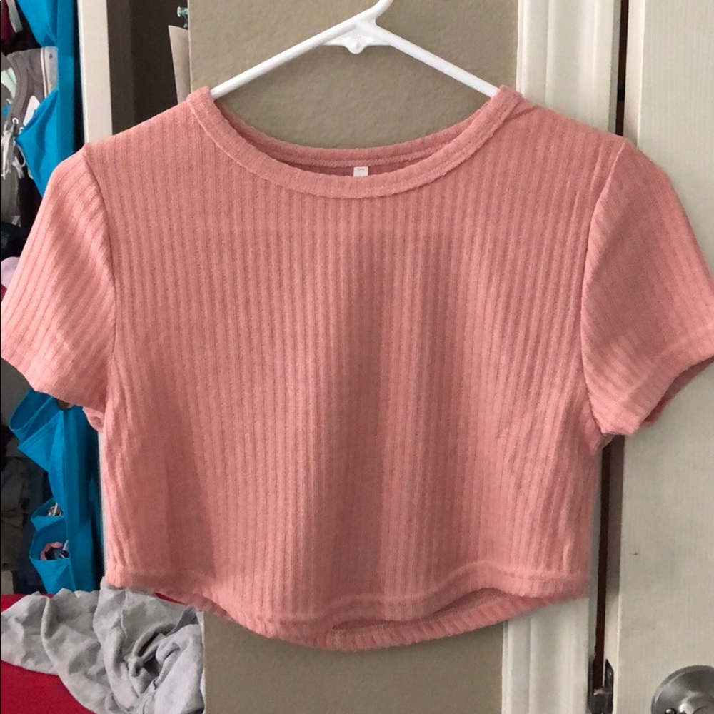 Light pink crop